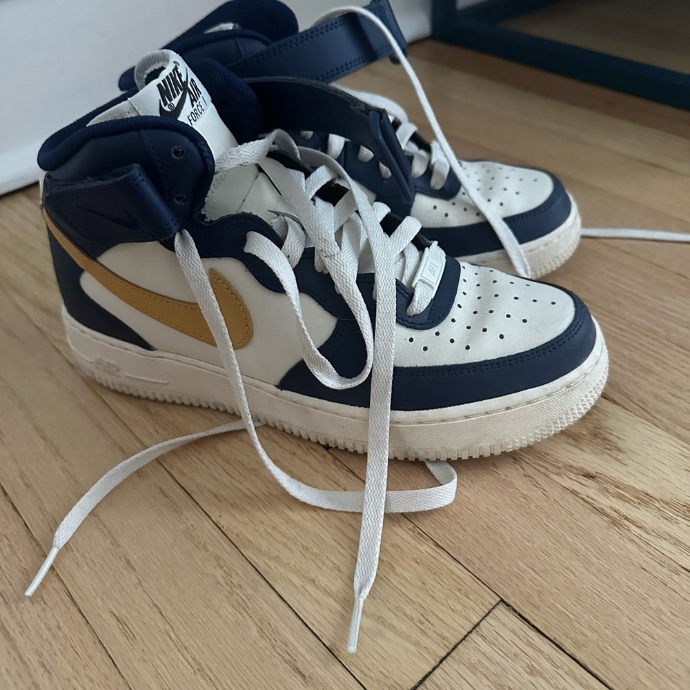 Nike High-Top Sneakers in Blue and Yellow